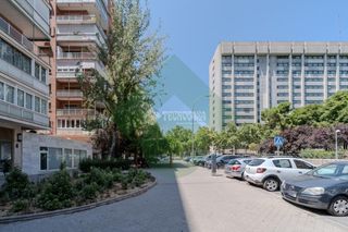 Pis a Hispanoamérica-Bernabéu. Piso en venta en madrid