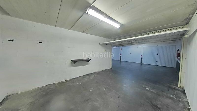 Foto e5449e20-0a1a-42cf-b2b5-ad8f9b5548f5. Parking voiture dans Abanto y Ciérvana / Abanto Zierbena