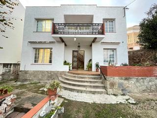 Maison  Agustí santacruz. Encantadora casa reformada con vistas y jardín en sant feliu de
