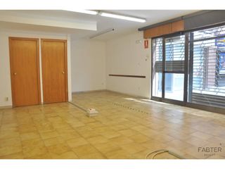 Lloguer Local Comercial  Calle marqués. Fabter realty presenta este versátil local comercial con acceso