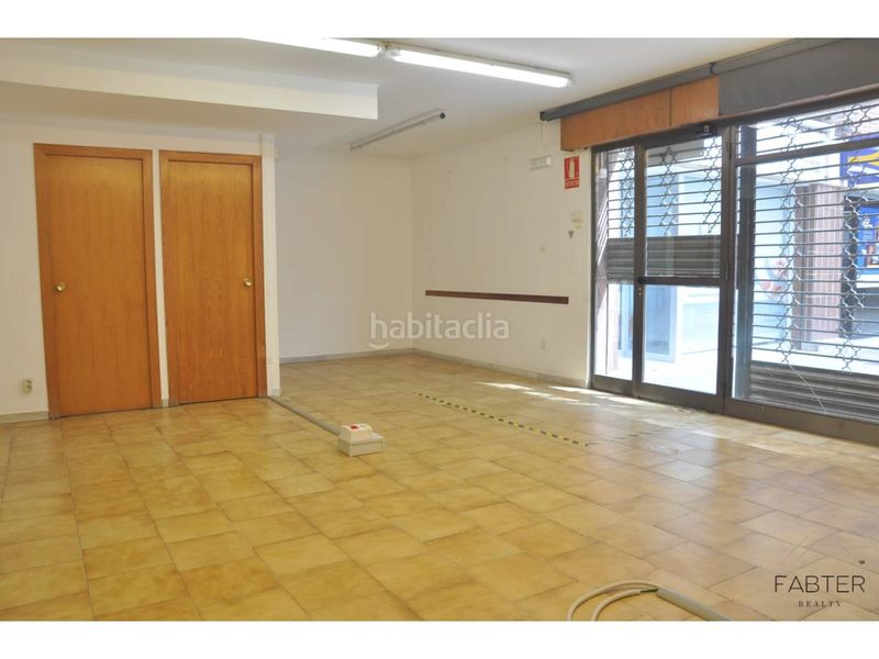 Foto 86ff7893-52d3-4cc4-96d0-4380933f4668. Alquiler local comercial fabter realty presenta este versátil local comercial con acceso directo a pie de calle en el centro en Caldes de Montbui