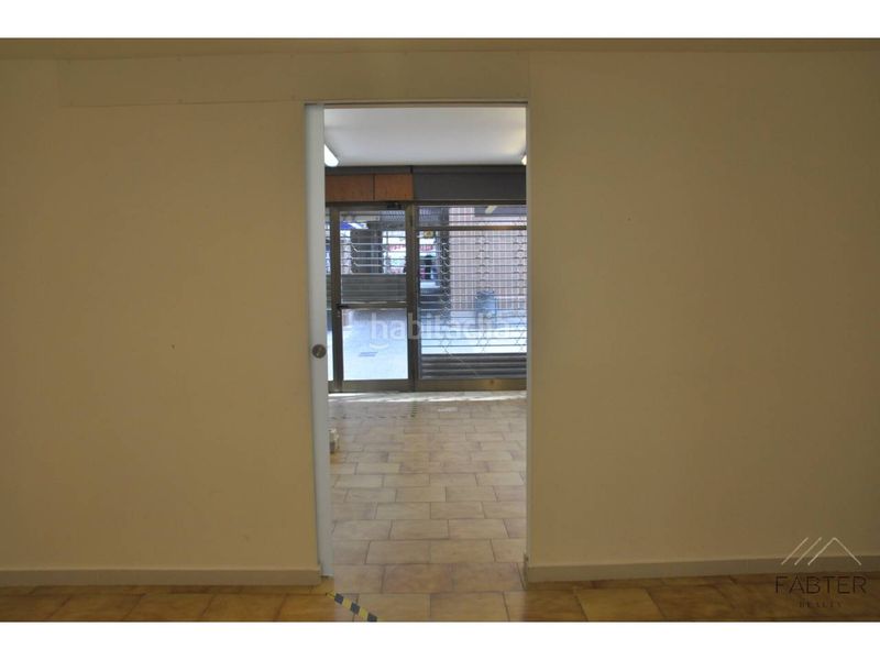 Foto cf81fcc5-d2c6-4ce6-9773-cd126175e06b. Alquiler local comercial fabter realty presenta este versátil local comercial con acceso directo a pie de calle en el centro en Caldes de Montbui