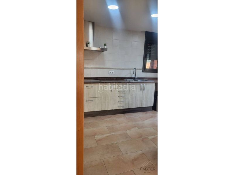 Foto 1156badb-f099-44df-bf93-36c3519b26b9. Casa amb calefacció aparcament a Roca del Vallès (La)
