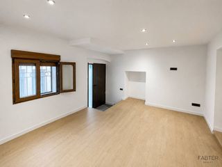Haus  Calle mirador. Fabter realty presenta esta casa totalmente reformada en el cent