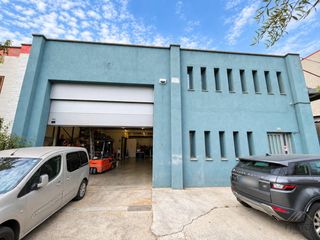 Industrial building  Avenida principal. Nave industrial de 554 m con oficinas y vivienda en sentmenat!!