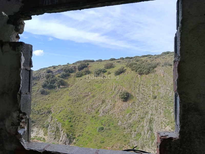 Foto abeabd0e-8f3b-4366-8b21-eed21cf00d8b. Casa adossada amb xemeneia a Iznalloz