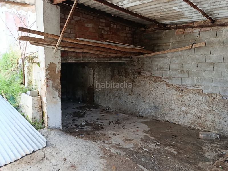 Foto f2cf5f3a-0f08-4c78-8335-1adb6048e388. Casa adossada amb xemeneia a Iznalloz