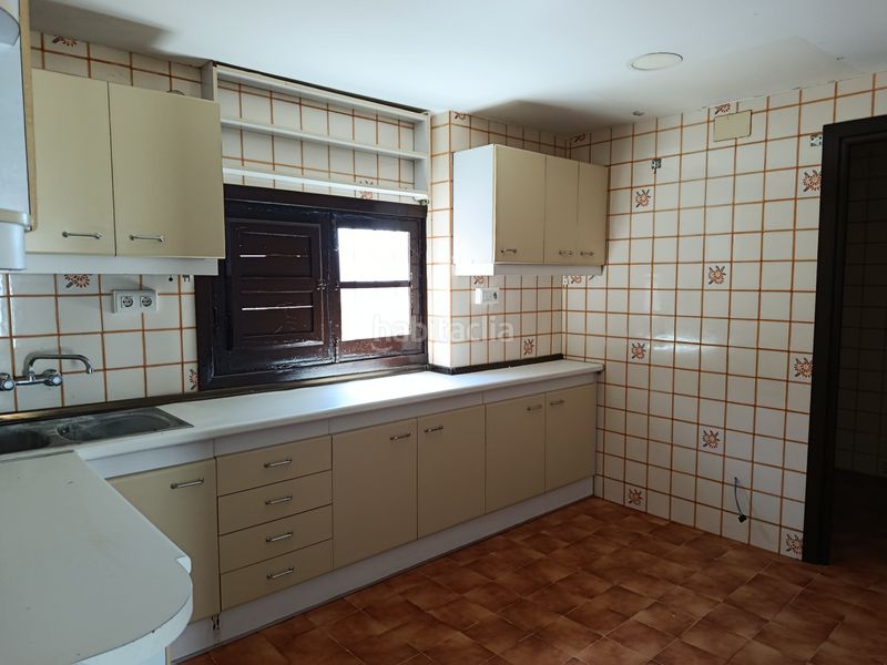 Foto af518f13-2bec-4c95-9a2d-c96ec2e18d1b. Casa adossada amb xemeneia aparcament a Moraleda de Zafayona