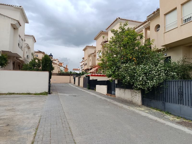 Foto 8e85e84f-b89a-4018-a14d-188f6e959c58. Casa a schiera in calle gardenia 3 in Ogíjares