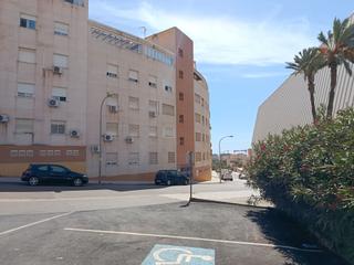 Pis a Calle joaquín rodrigo 45. Amplio y luminoso piso en aguadulce.