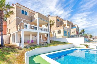 Chalet  Angel guimera-c.calicanto. Un balcón al infinito en calicanto vive entre el cielo y la sier