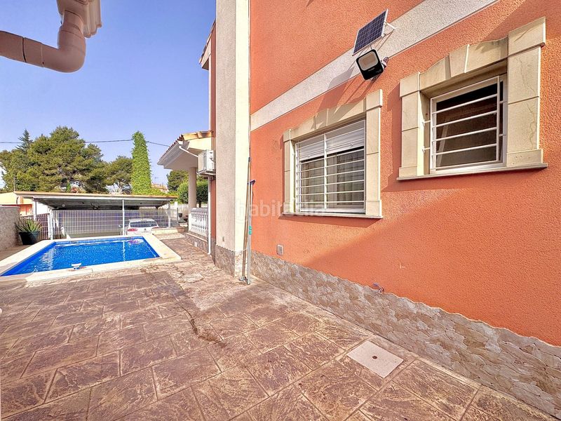 Foto 630ac10f-2e0d-4ae5-b12d-d6bfb5d1a283. Casa aparellada amb aparcament piscina a Monserrat