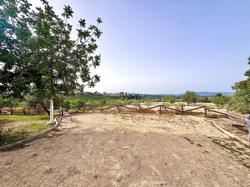 Foto 8fa54515-ef4c-4bfe-9798-1ab00f2296f6. Casa aparellada amb aparcament piscina a Monserrat