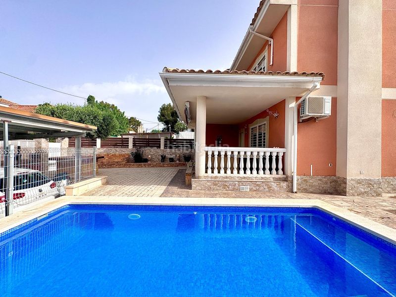 Foto 90e58275-160b-4ae5-959d-8a5ab50754e2. Casa aparellada amb aparcament piscina a Monserrat