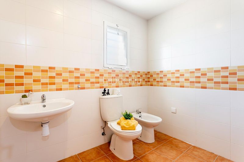 Foto b6f395b0-7432-4683-81af-18e34afe75af. Casa aparellada amb aparcament piscina a Monserrat