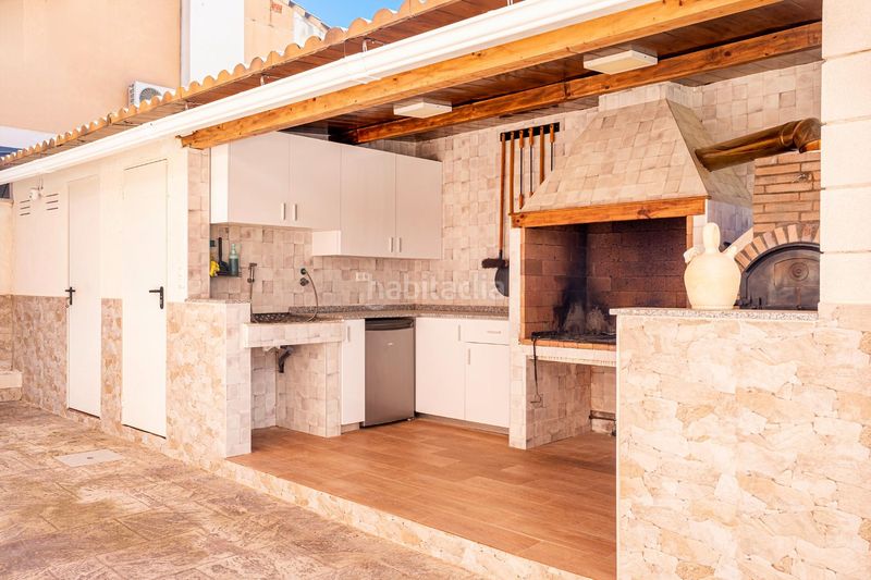 Foto c7ef3808-3958-46fc-ab9b-5ccbcc0faf2b. Casa aparellada amb aparcament piscina a Monserrat