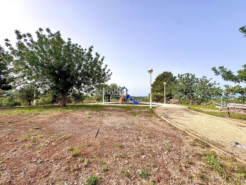 Foto d36338c9-af45-4983-82bd-362c1af6dd63. Casa aparellada amb aparcament piscina a Monserrat