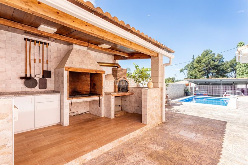 Foto d977ba90-9eca-4458-9741-b66901944159. Casa aparellada amb aparcament piscina a Monserrat
