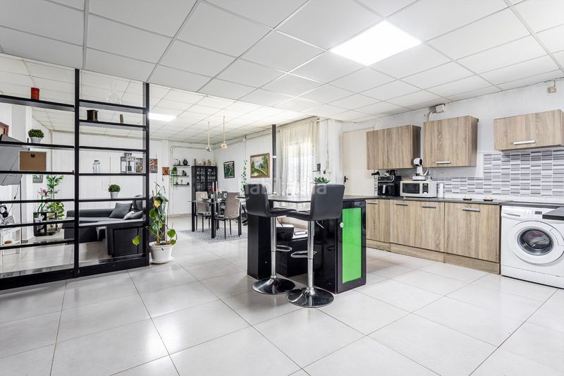 Foto d53c40f3-1ff0-4176-bc8d-5db570c4ea40. Casa amb aparcament a Fortaleny
