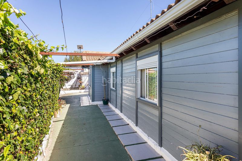 Foto e50dacaf-6c7f-4fc3-9b1d-16799c0e4675. Casa amb aparcament a Fortaleny