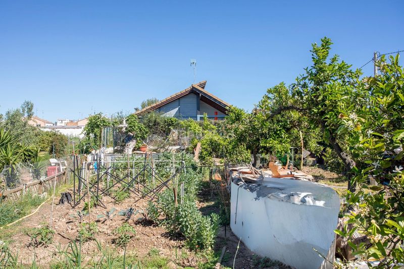 Foto f3781ffb-1ed4-487c-ad19-fe5f97ed2f4f. Casa amb aparcament a Fortaleny
