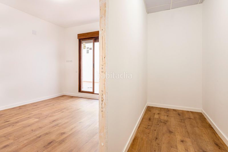 Foto 050fa5a1-de88-4a48-bd0f-83da3dacfc78. Local comercial a El Alborgí Paterna