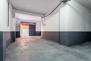 Local Comercial en Calle Reyes Católicos