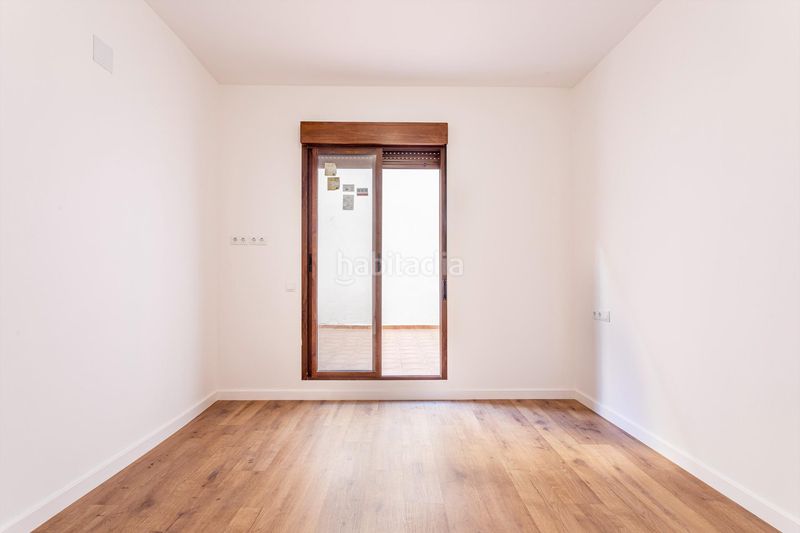 Foto d857fe9e-55a6-4c5d-bd2d-0a7abc0b3f5b. Local comercial a El Alborgí Paterna