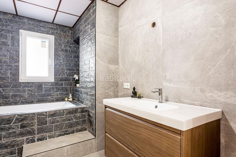 Foto dd567c85-d336-4a2a-9cea-a06621daa062. Local comercial a El Alborgí Paterna