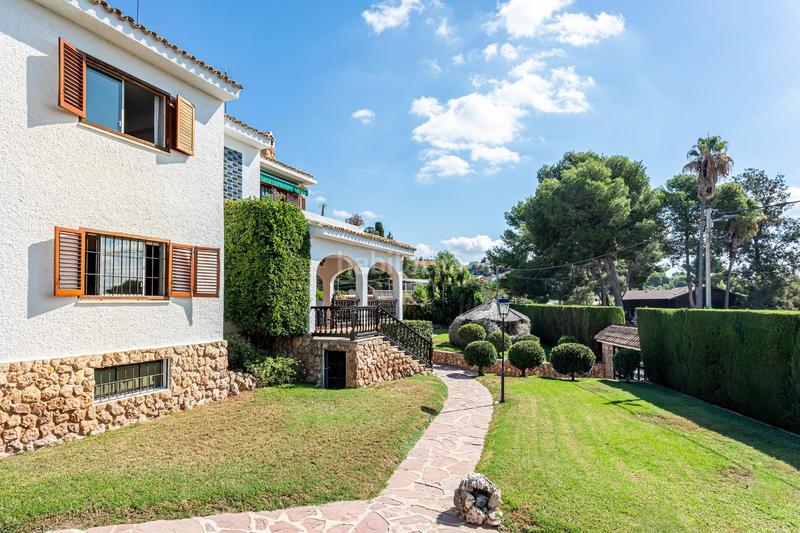 Foto dff22bff-8aac-4848-a75c-d23a69bac471. Xalet amb aparcament a Cumbres de Calicanto Torrent