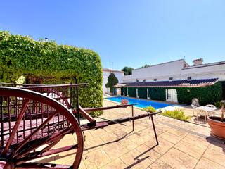 Chalet à La Loma. Villa histórica del siglo xv en chiva, con 9.333 m de parcela y