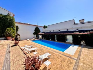 Xalet  Calle calle de ventas de miralcampo. Villa histórica del siglo xv en chiva, con 9.333 m2 de parcela y