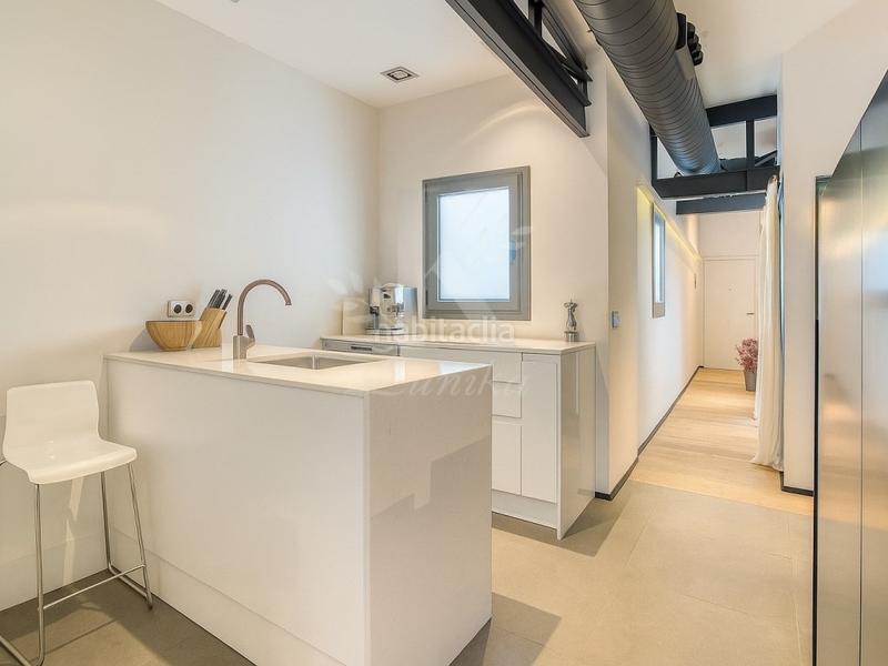 Foto 09f9ce5e-96b3-4bc5-aacb-5dca0dadc344. Alquiler piso espectacular ático loft de diseño en Barcelona