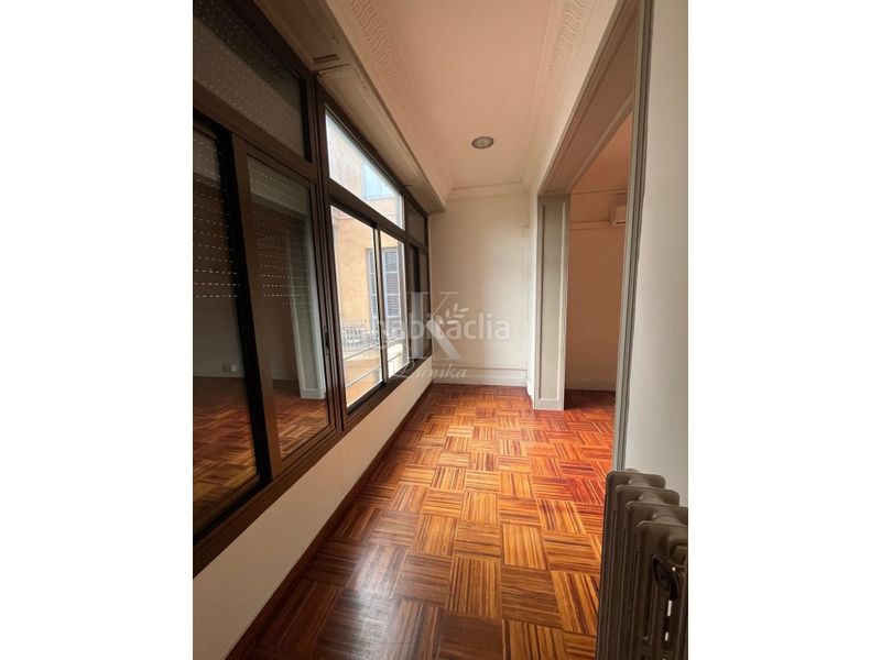 Foto f12a2af2-a4c1-4e3d-8918-fdc8e3869e0e. Pis a Dreta de l´Eixample Barcelona