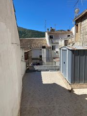 Masia a Castell de Castells