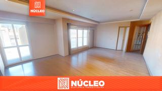 Piso  Carrer benito pérez galdós. Amplio piso exterior con balcón y gran salón en quinta planta – Piso  Carrer benito pérez galdós. Amplio piso exterior con balcón y gran salón en quinta planta –