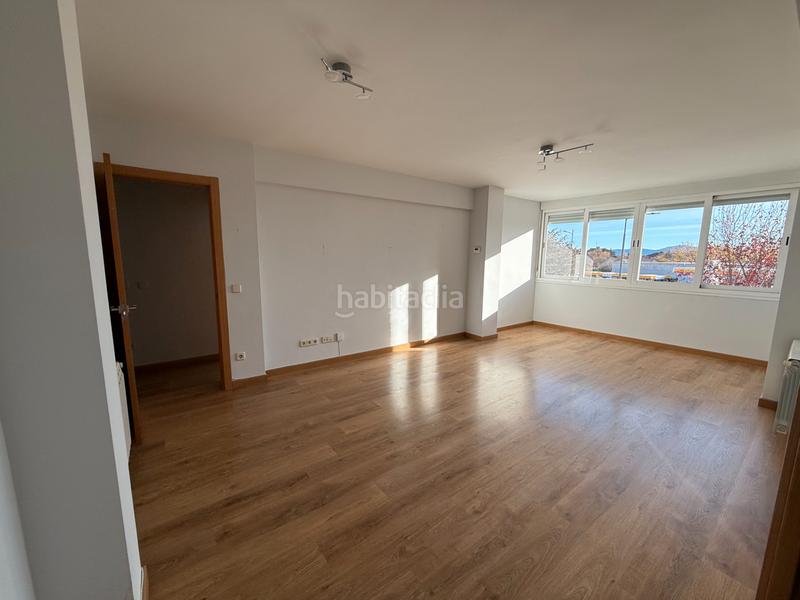 Foto 2332e294-8519-45a1-8877-eea296a94c37. Rent flat with heating pool in Guadarrama