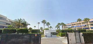 Flat in avenida de la sal 251