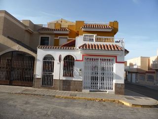 Duplex in Calle la cartuja 44. Dúplex en el ejido
