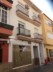 Piso en Calle troncon 19. Bajo en fuengirola