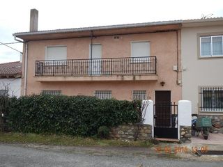 Casa  En calle riaza 10. Casa en castillejo