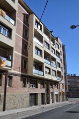 Pis  Carrer pou del glaç 24. Piso en olot