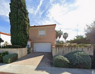 Casa  Carrer dels cedres 37. Chalet en reus