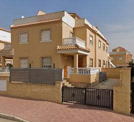 Casa a avenida jerez de la frontera 127