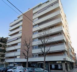 Pis  Carrer humbert torres 6. Piso en lleida