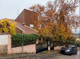Casa  Calle del quejigo 18. Chalet en toledo