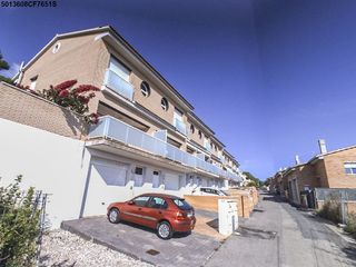 Casa adossada a Carrer de la vía láctea 68. Adosada en el vendrell