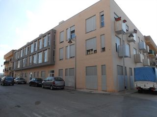 Pis  Carrer dos de maig 38. Bajo en alginet
