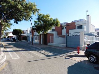 Casa adossada a calle pintor antonio meseguer 37