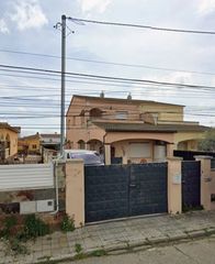 Reihenhaus  Carrer de santa joana 13. Adosada en santa oliva